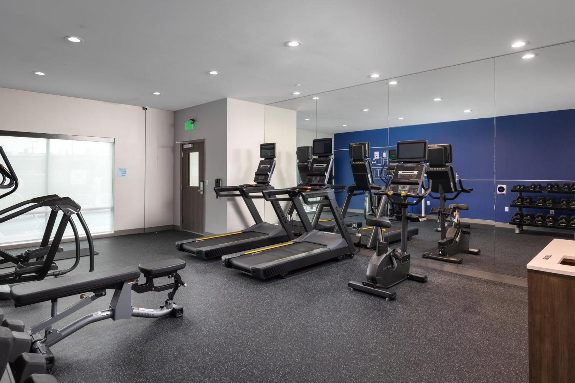 Holiday Inn Express & Suites - Hawaiian Gardens By Ihg Eksteriør bilde